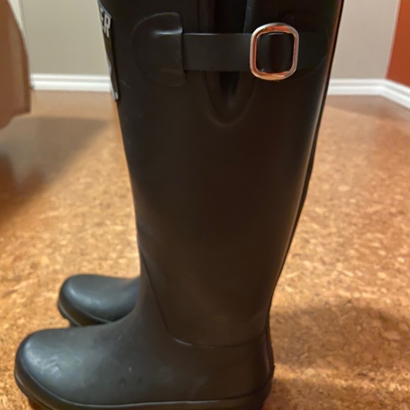 Canucks Hunters-like Collectable Rain boots size 8 - Picture 2 of 6